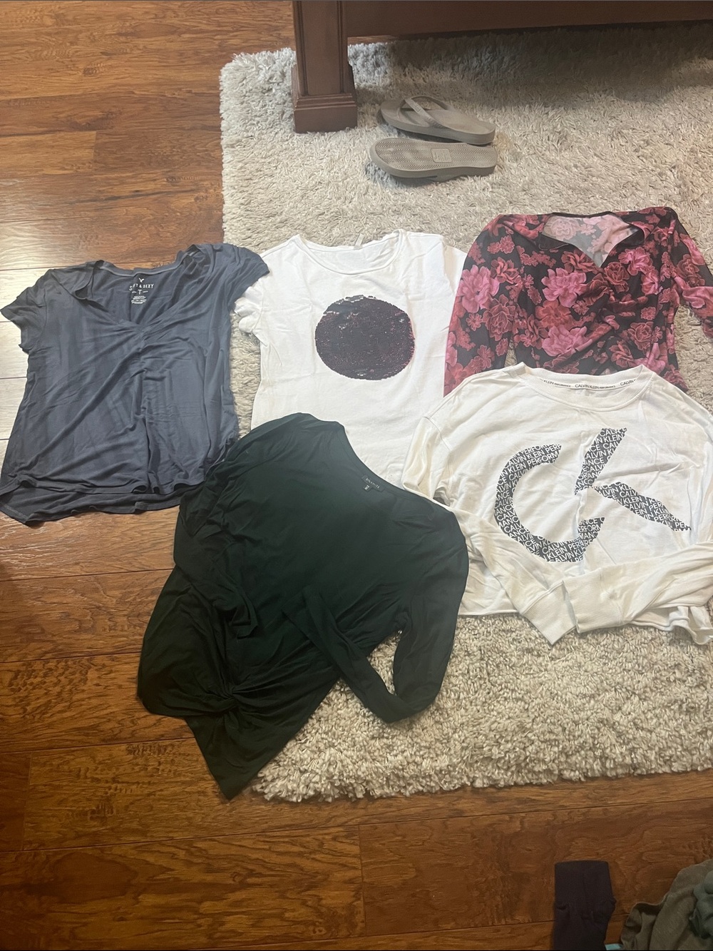 5 shirts 2 short sleeved 3 long sleeved size small